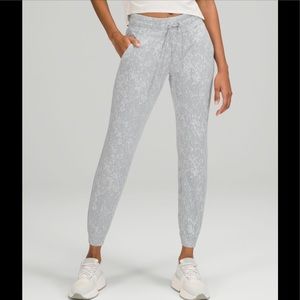 Lululemon Ready to Rulu Jogger 29” Sz 4-6 Gray Fleece